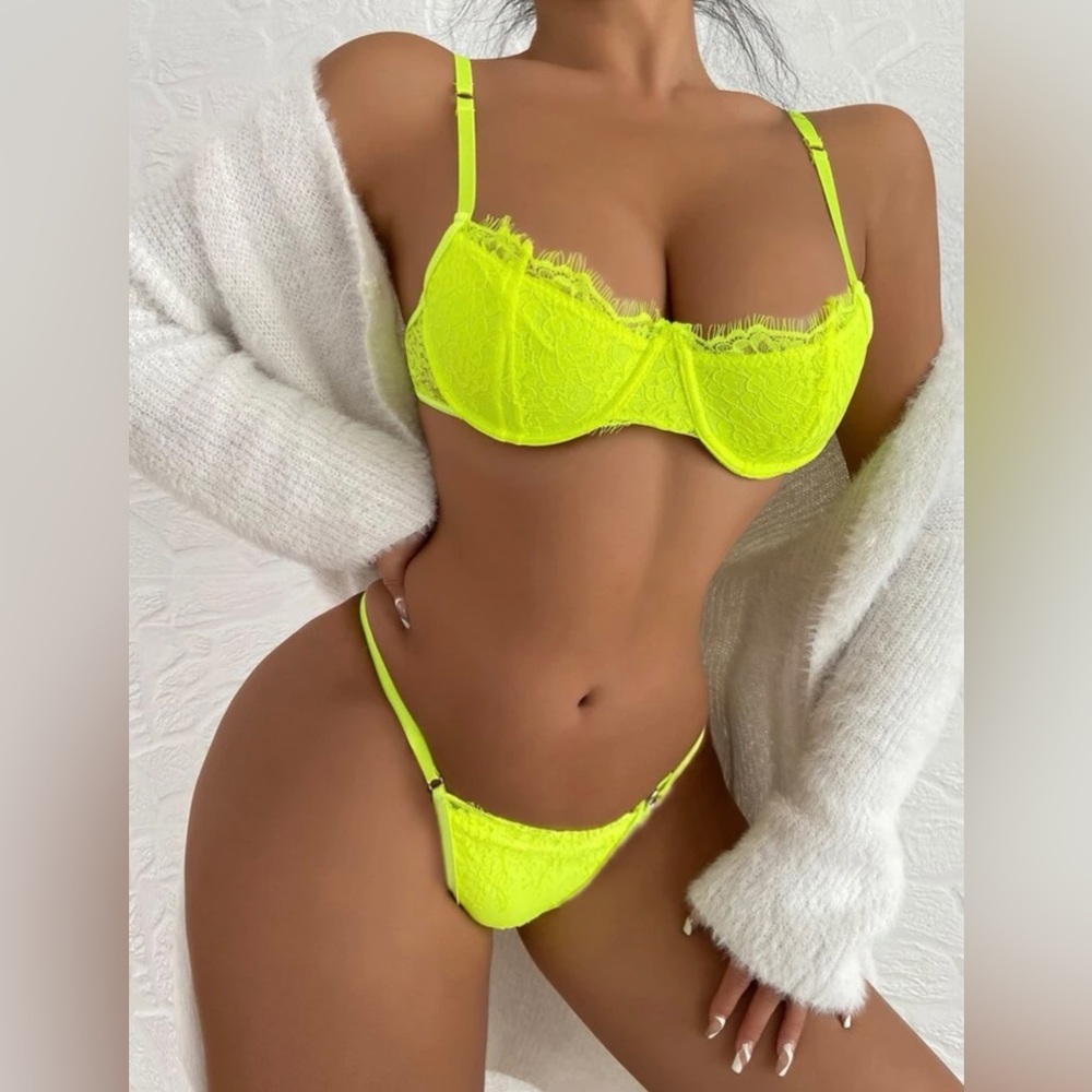 Lace Lingerie Set - Picture 4 of 5